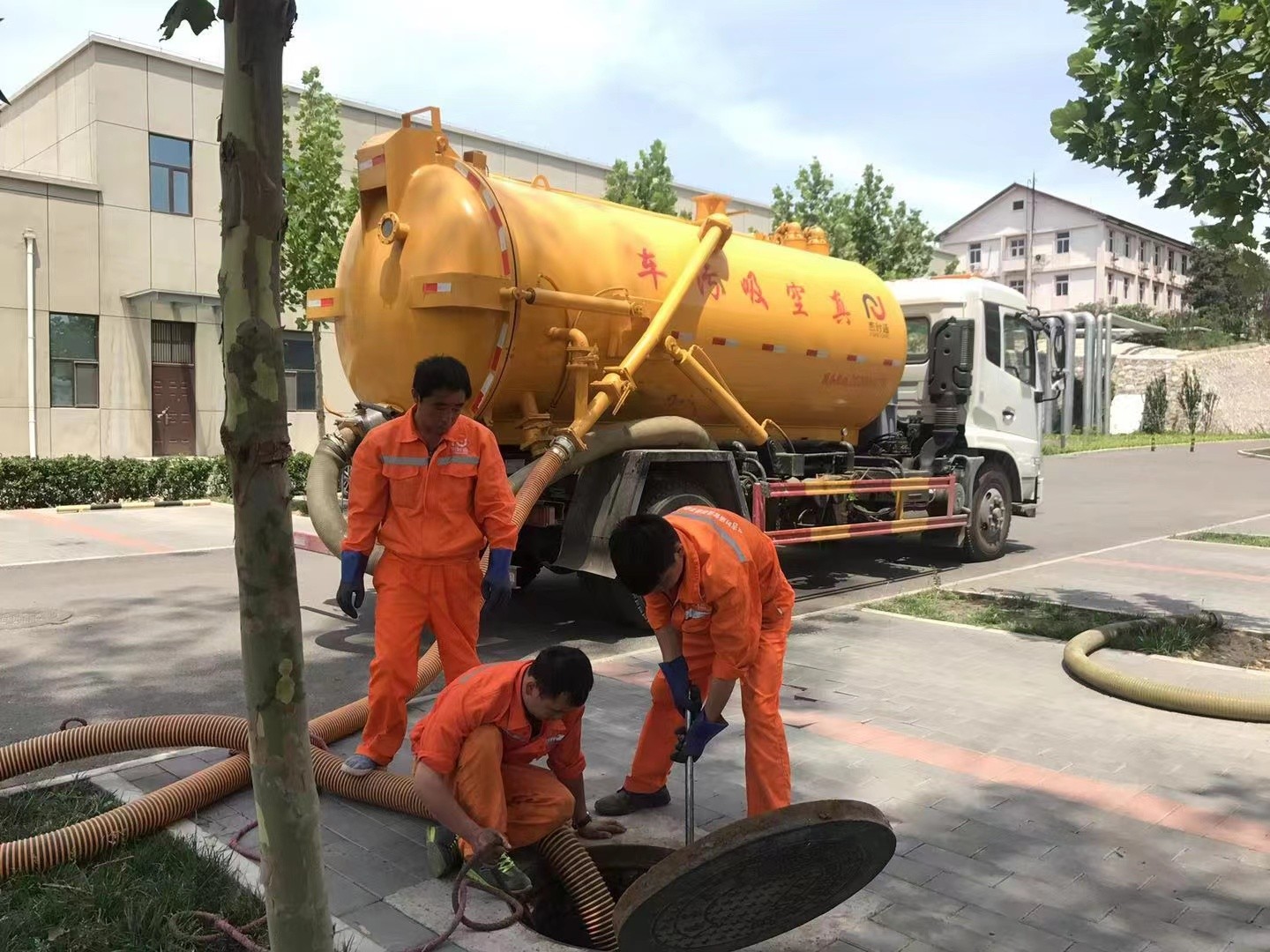 芙蓉化粪池清理与5-8吨吸粪车施工效率分析